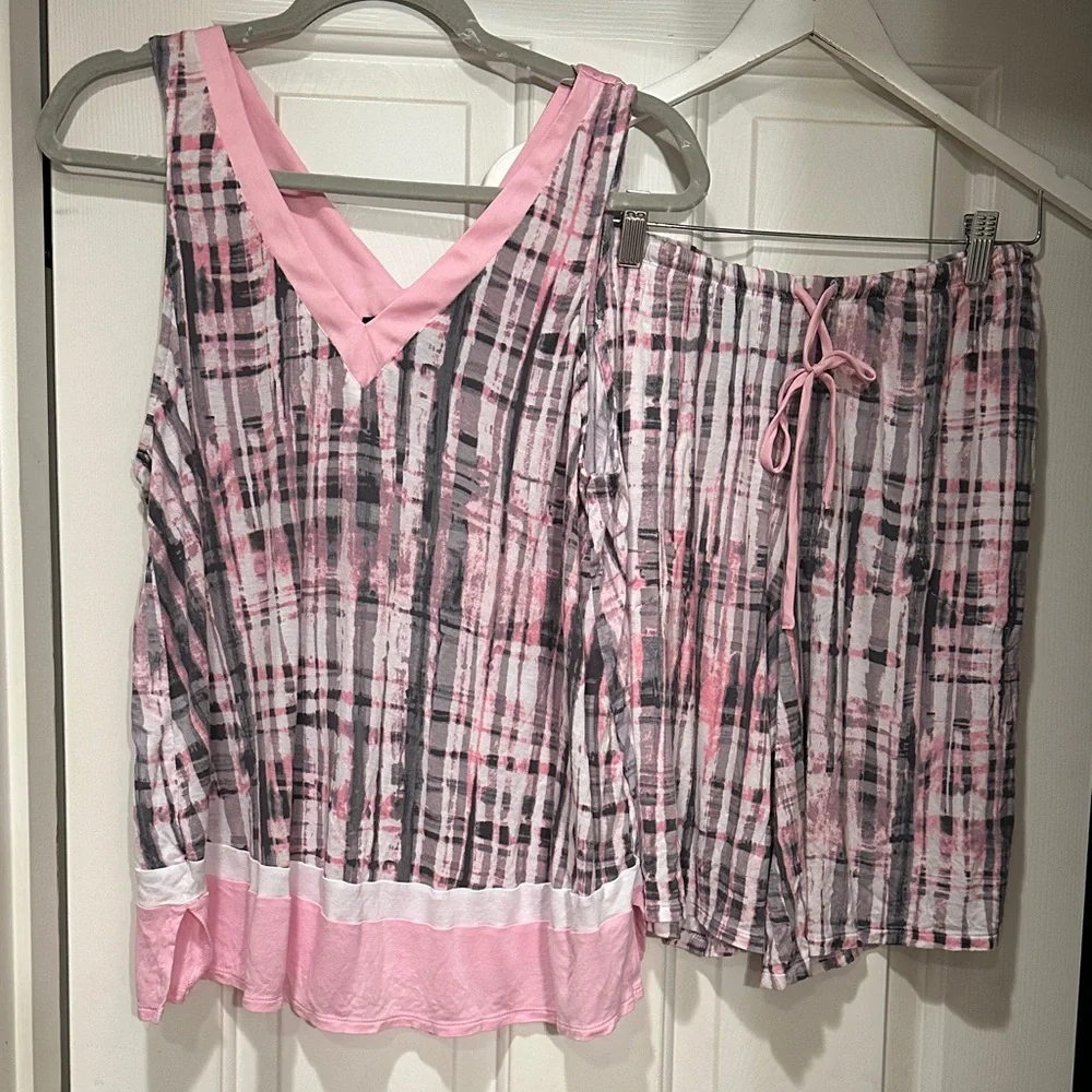SimplyVera wang small Plaid Pink and Gray Women's Sleepwear Set Great condition - Picture 1 of 4